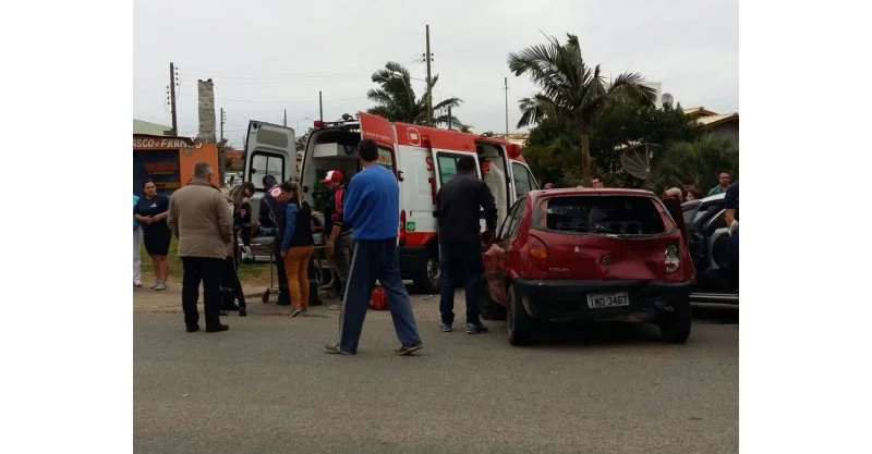 Imbituba: Acidente de trânsito na manhã desta terça-feira deixa três pessoas feridas em Vila Nova - Portal AHora