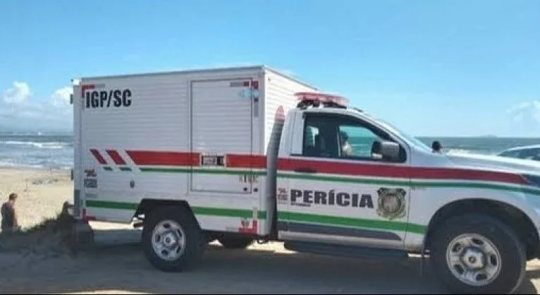 MORTE MISTERIOSA EM IMBITUBA: Corpo de jovem é encontrado nu no fim da tarde desta terça-feira em praia d; polícia investiga caso