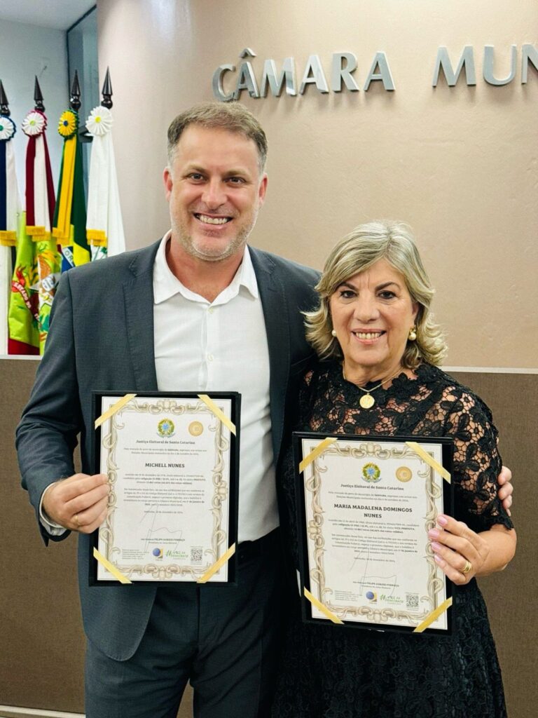 Michell Peninha e Madalena da Saúde são diplomados em Imbituba