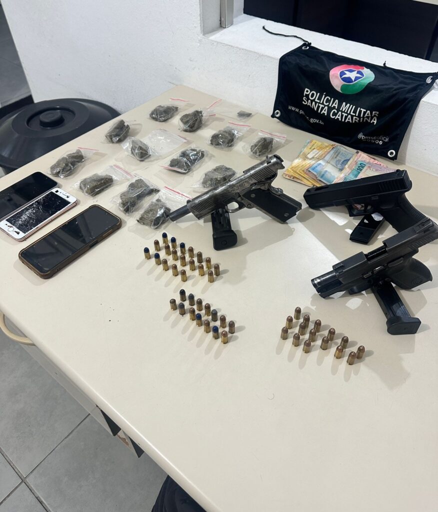 PRISÃO EM FLAGRANTE: Polícia Militar encontra armas, drogas e dinheiro em operação contra o PGC