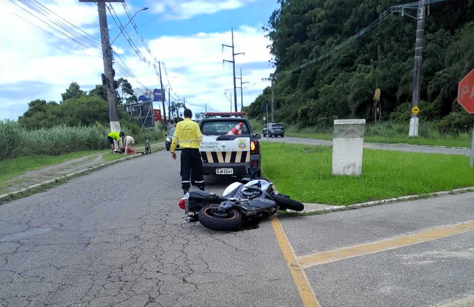 Imbituba: Homem fica ferido após perder controle da moto e cair