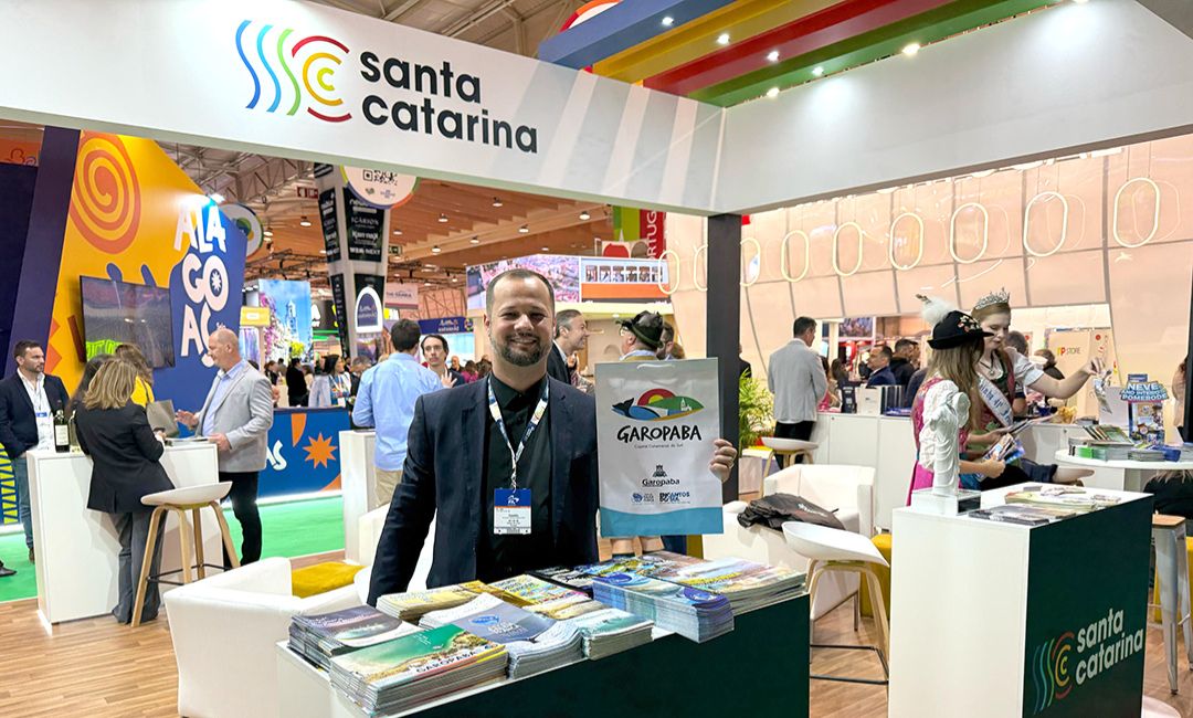 Garopaba marca presença na Bolsa de Turismo de Lisboa 2025, em Portugal