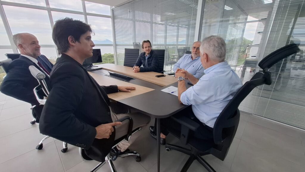 SOLUÇÃO ESTADUAL: Prefeito participa de reunião com Secretário de Portos para tratar sobre melhorias no Porto de Laguna