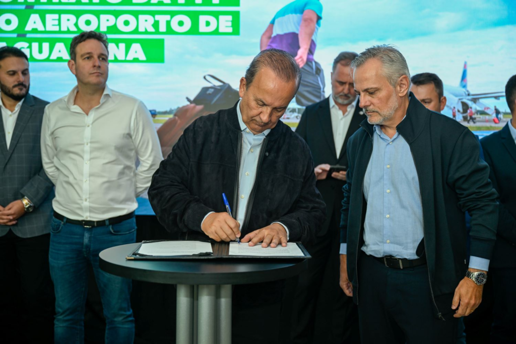Governador assina contrato de concessão do Aeroporto de Jaguaruna, a primeira PPP do Estado
