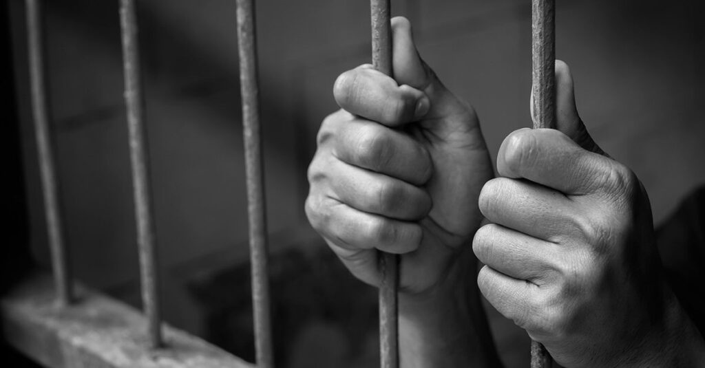 Homem é preso após descumprir medida protetiva prevista na Lei Maria da Penha em Imbituba