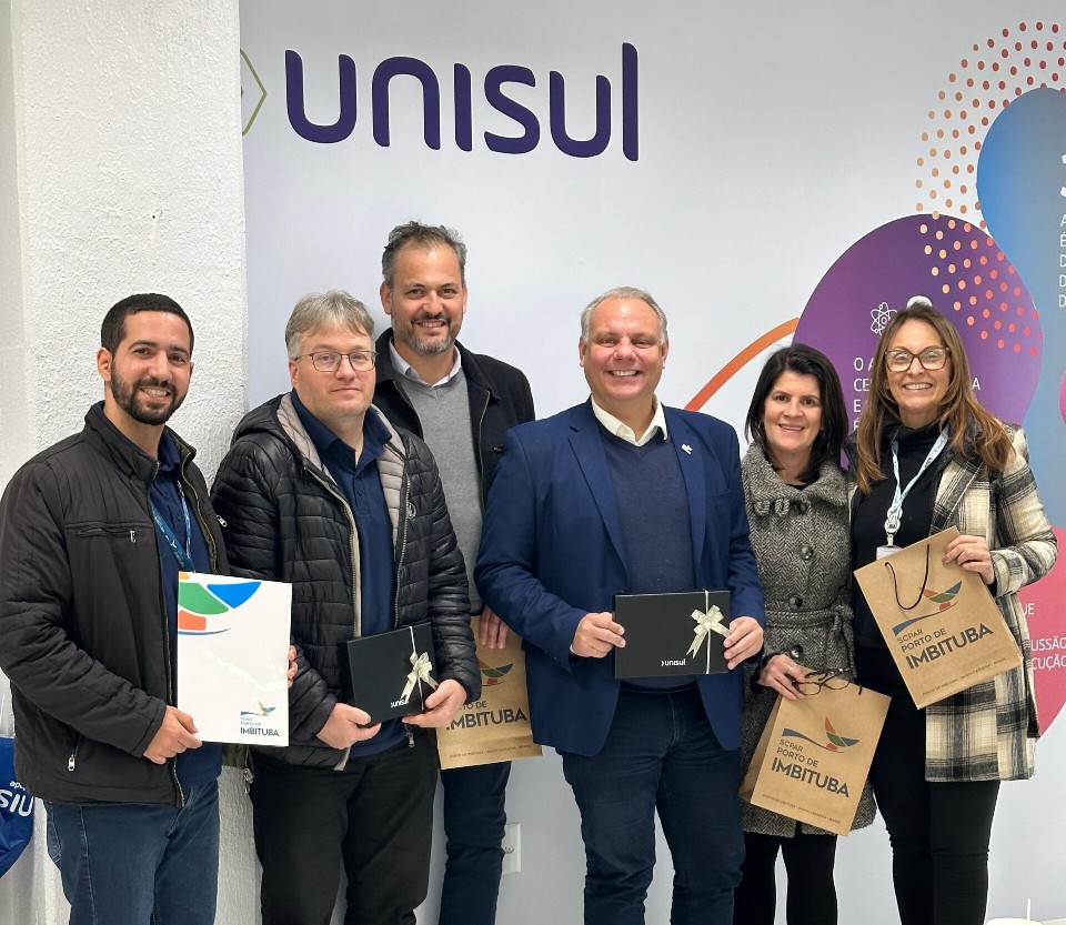 Porto de Imbituba renova convênio com Unisul Dual para integrar teoria e prática na formação de estudantes