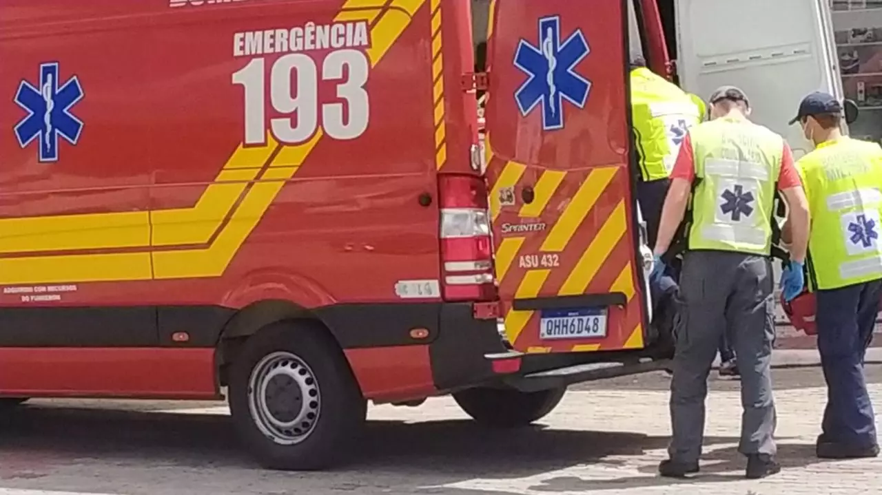 Imbituba: motociclista ferido com suspeita de fratura em acidente