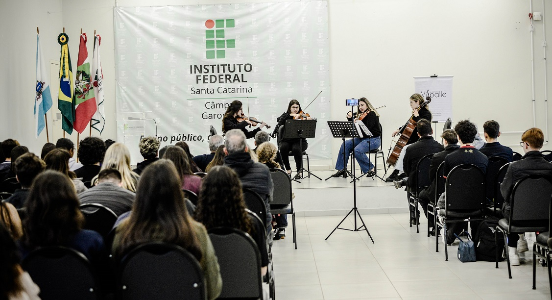 IFSC de Garopaba celebra 12 anos de existência com evento especial repleto de homenagens e música