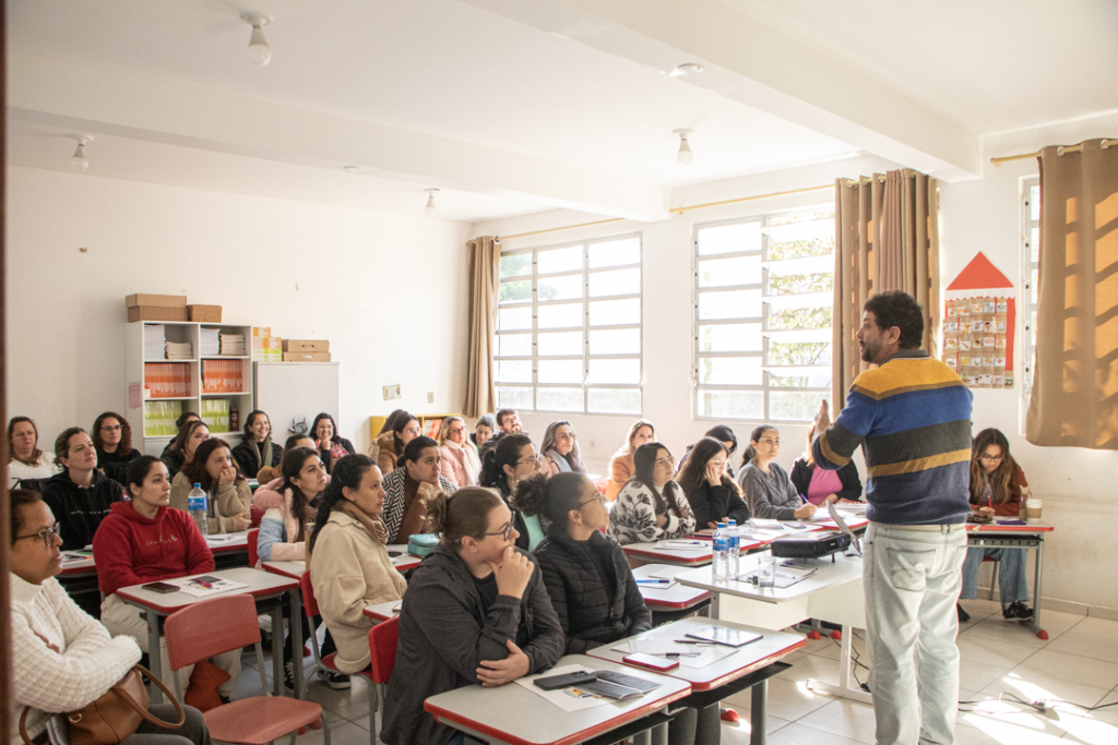 Secretaria de Educação de Garopaba promove três dias de formação pedagógica com especialistas em diversas áreas