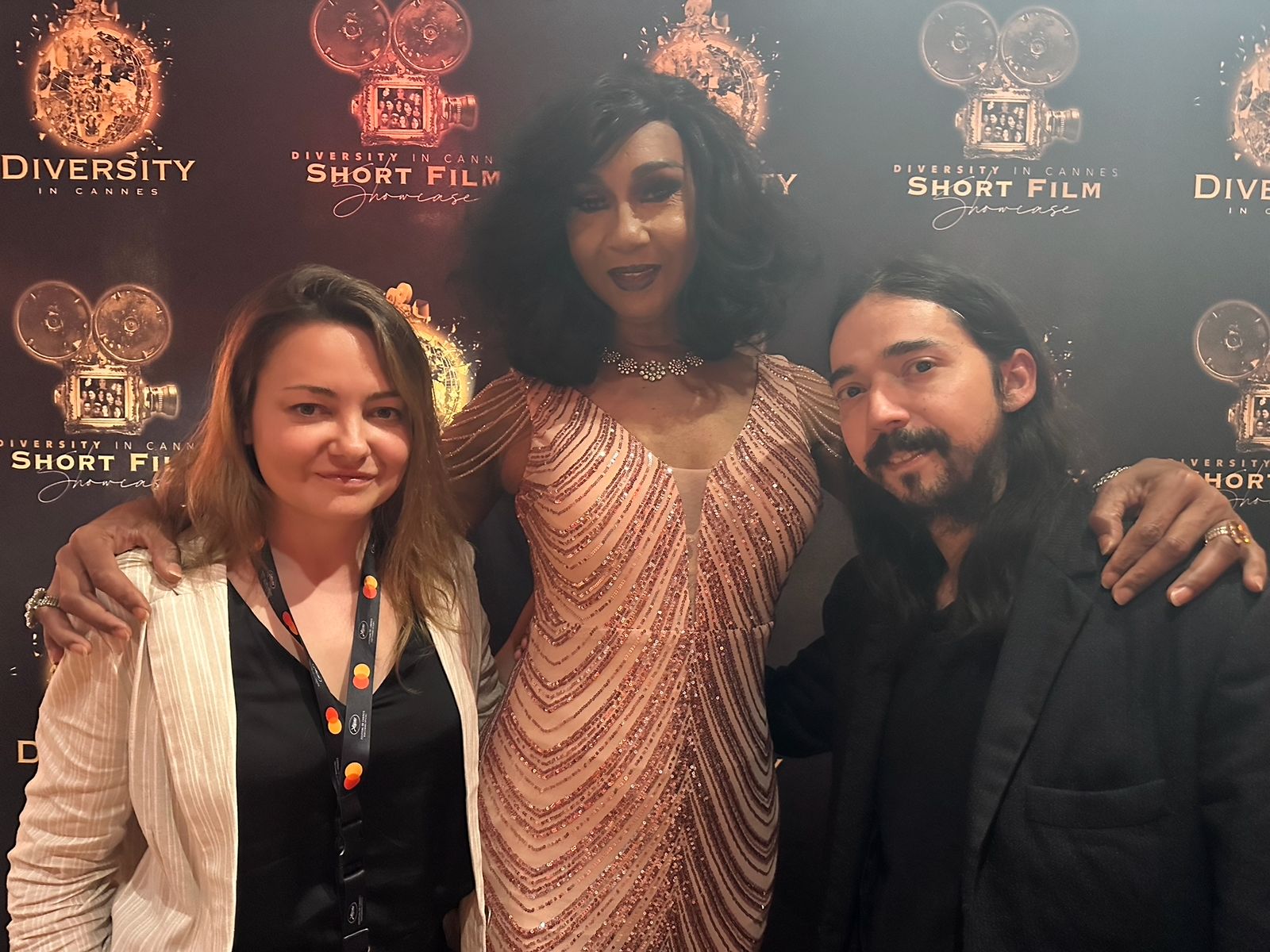 Tubaronense radicada nos EUA estreia dois filmes na televisão brasileira; obra de realismo mágico e documentário chegam em agosto