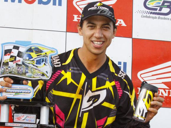 Laguna institui Dia Municipal do Esporte em homenagem a João Marronzinho