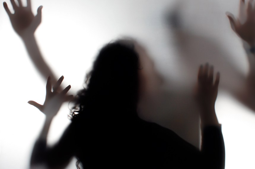 Em Imbituba, mulher doa bermuda do filho ao vizinho e discussão por ciúmes termina em prisão do marido por agressão