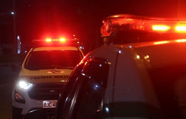 Criminosos invadem casa, fazem adolescente de 14 anos como refém e levam R$ 32 mil em dinheiro