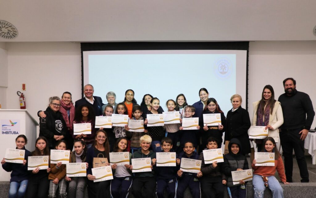 Porto de Imbituba celebra formatura do Curso de Artesanato com Folhas dos Butiazeiros