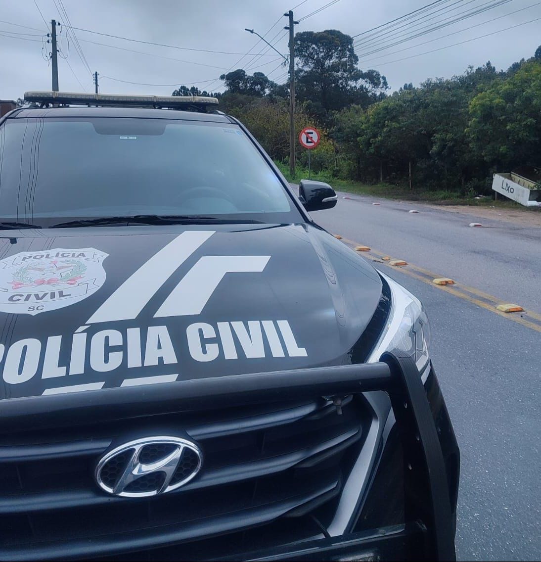Foragido da Justiça por assalto à mão armada em posto de gasolina e saque de R$ 2 mil é preso em Laguna