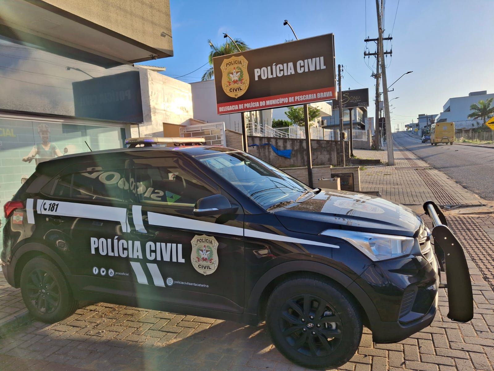 Casal é preso em flagrante por extorsão e tentativa de homicídio em Pescaria Brava