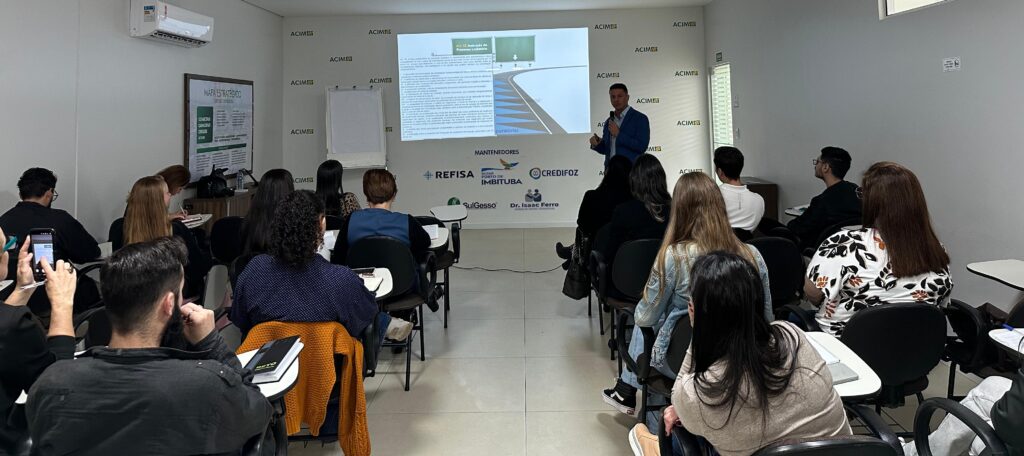 Prefeitura de Imbituba promove curso interno para servidores sobre elaboração de documentos de fase preparatória e contratações diretas