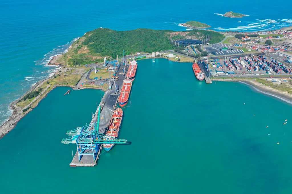 Porto de Imbituba abre inscrições para processo seletivo com 17 vagas em diversas áreas