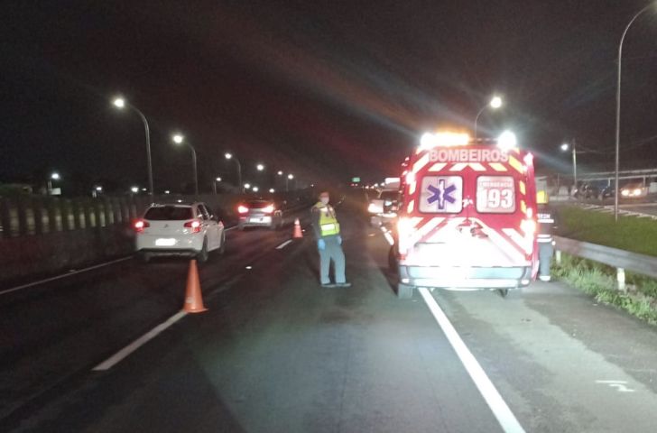 Motociclista morre em acidente na BR-101, na noite desse sábado, em Pescaria Brava
