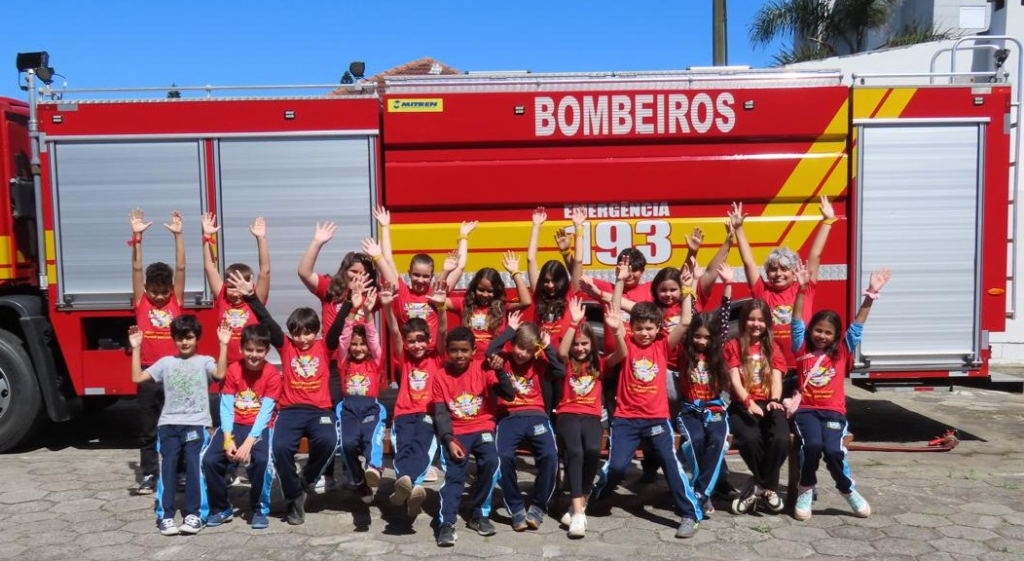 Alunos da rede municipal de Imbituba participam do Projeto Bombeiro Mirim