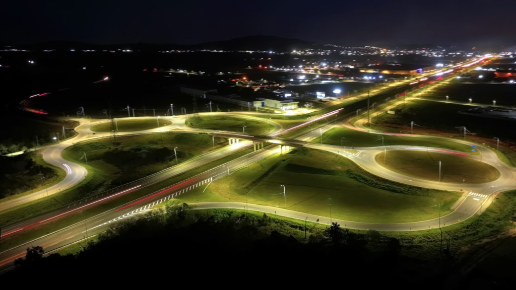 BR-101 recebe mais de 175 quilômetros de iluminação em LED na região sul de Santa Catarina