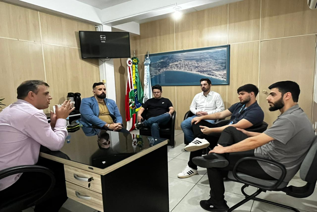 Prefeitura de Garopaba recebe comitiva de Brusque para conhecer programa Garopaba+Inteligente