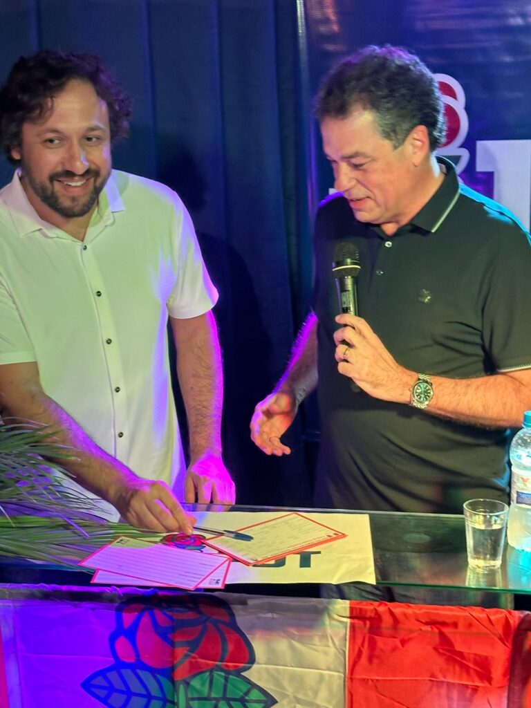 Filipe Dias assina filiação no PDT com deputado Rodrigo Minotto