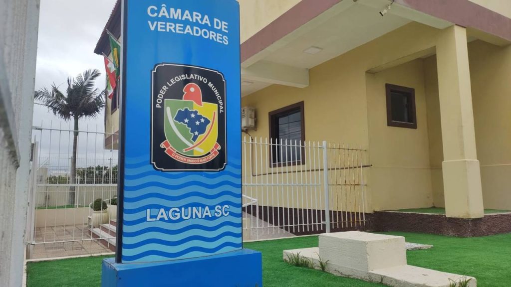 Fim da farra? Ministério Público de SC impõe freio em cargos comissionados na Câmara de Laguna sob risco de multa pesada e exonerações