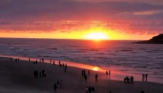 Amanhecer com fé: Culto ao nascer do sol promete emocionar fiéis cristãos no início da manhã deste sábado, na Praia da Vila, em Imbituba