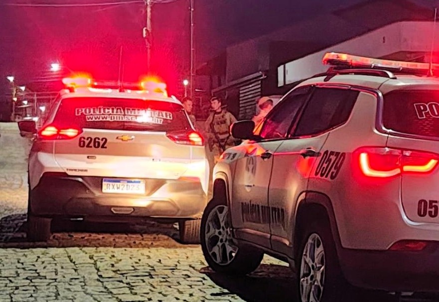 Veículo furtado é encontrado em garagem de condomínio no Centro de Garopaba