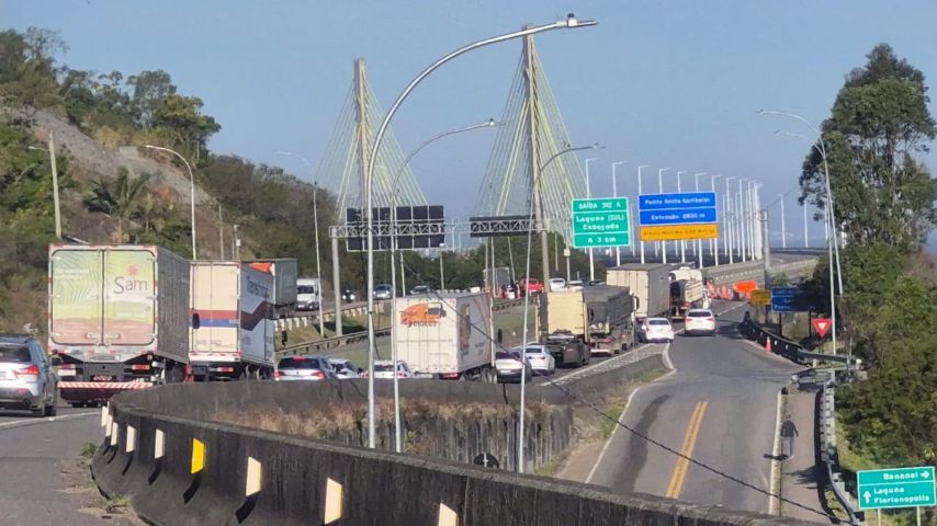 Tráfego é liberado parcialmente na manhã deste domingo após reparos na Ponte Anita Garibaldi, na BR-101