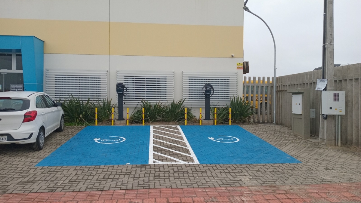 eletropostos da Celesc em Garopaba e Imbituba