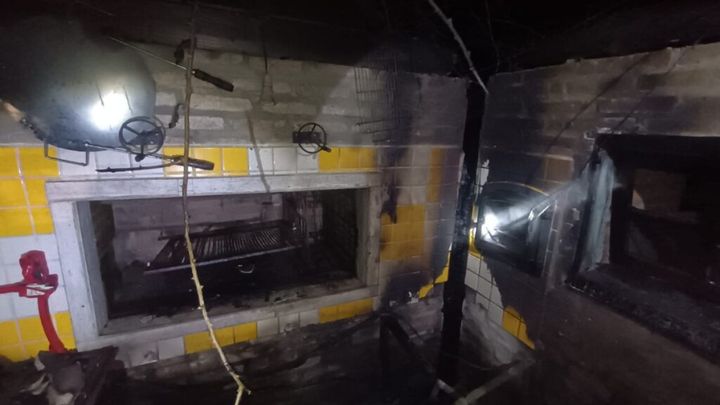 incêndio em estabelecimento comercial em Ibiraquera