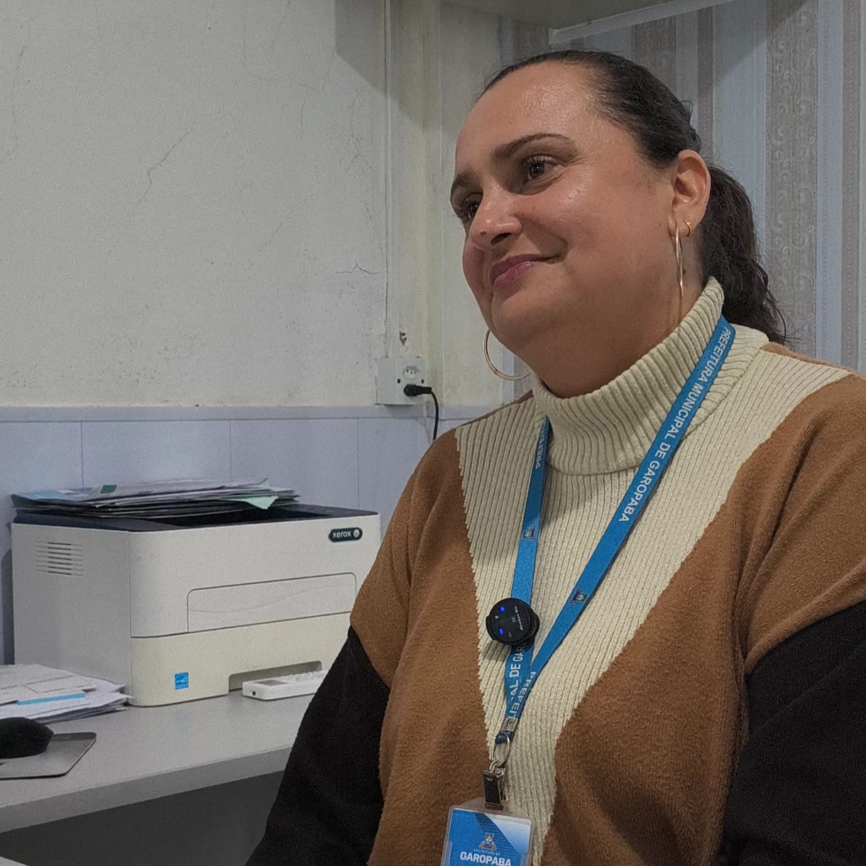 Bruna Batistella, Diretora do programa de Saúde Mental, dando entrevista para o Portal AHora. Foto: Portal AHora/ Enzo Assumpção
