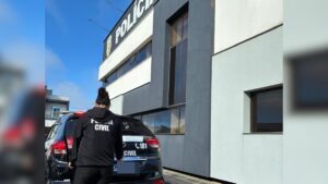 Homem é preso e duas armas de pressão e munições são apreendidas durante operação em Laguna