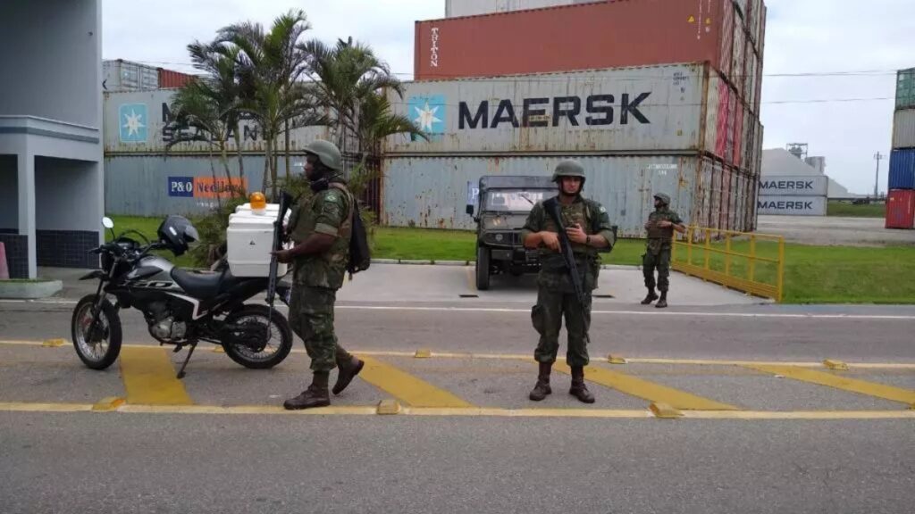 exercício da Marinha no Porto de Imbituba