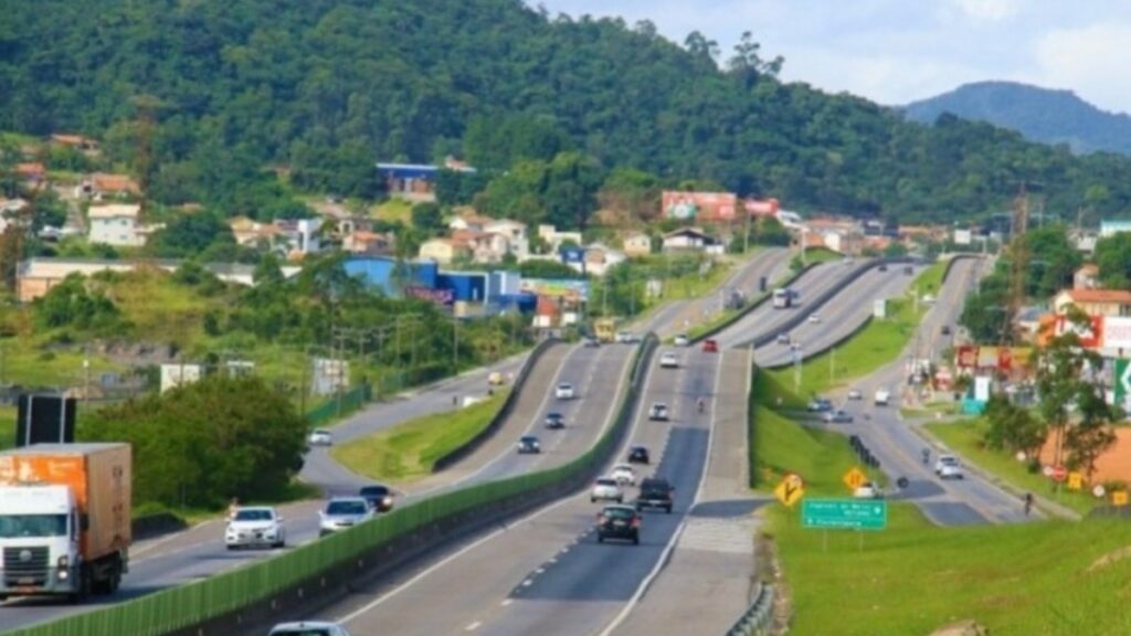 movimento na BR-101 Sul